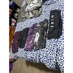 5 pairs of size medium Nike leggings